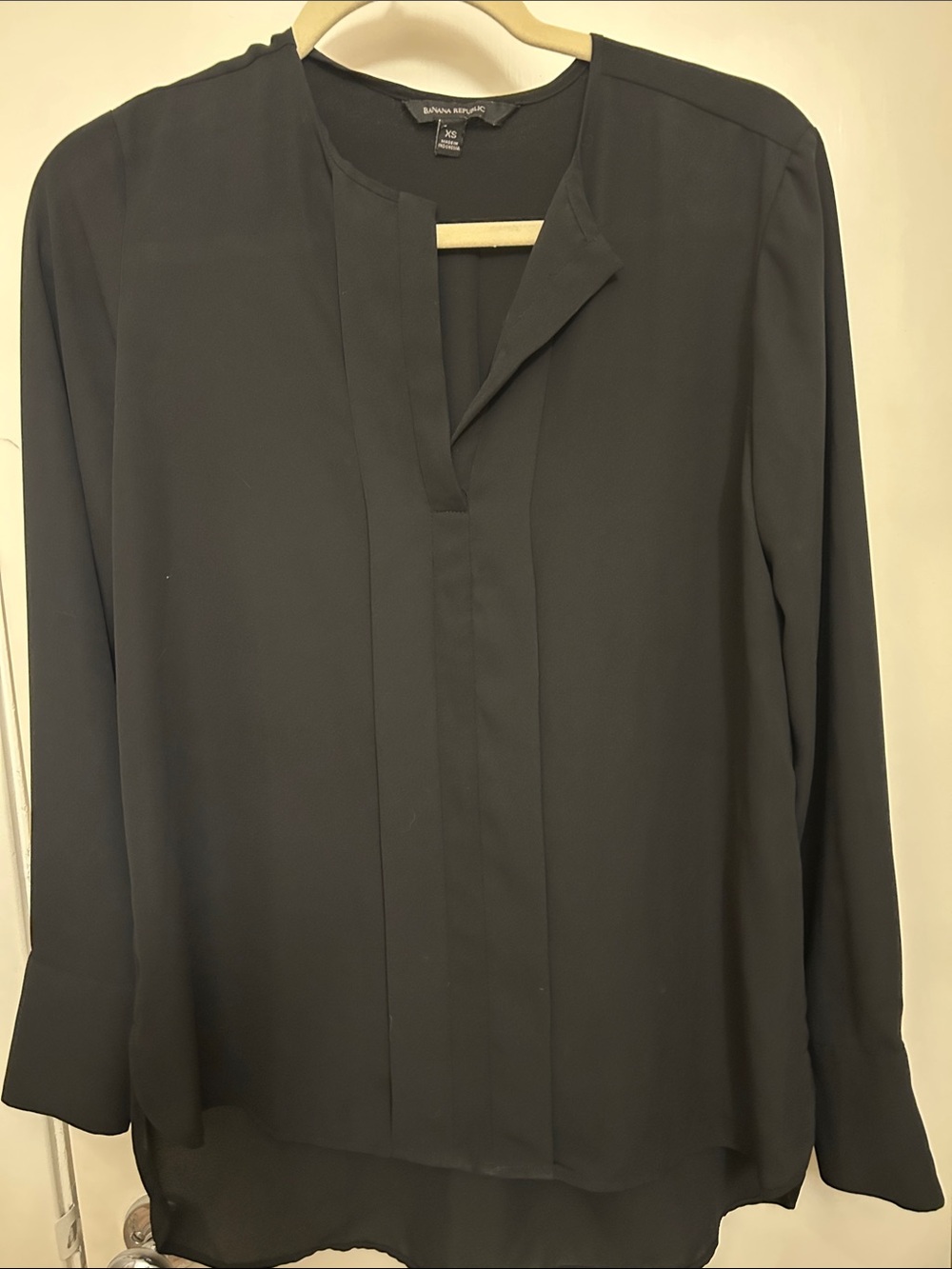 Banana Republic Black V-Neck Blouse with Long Sleeves
